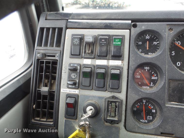 image for item DC7415 2000 Freightliner FL70 bucket truck