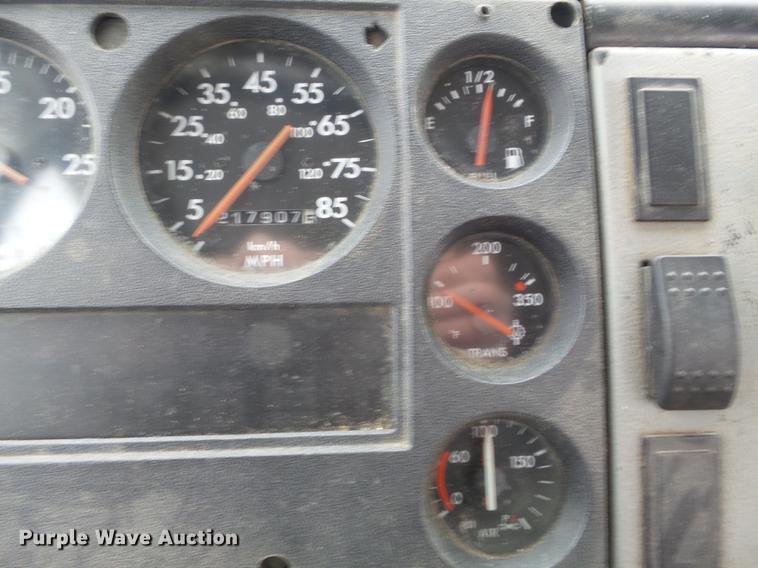 image for item DC7415 2000 Freightliner FL70 bucket truck