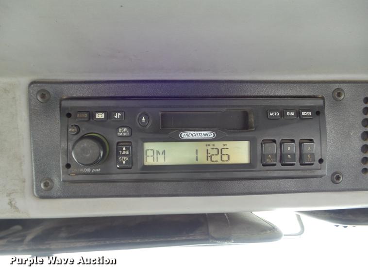 image for item DC7415 2000 Freightliner FL70 bucket truck