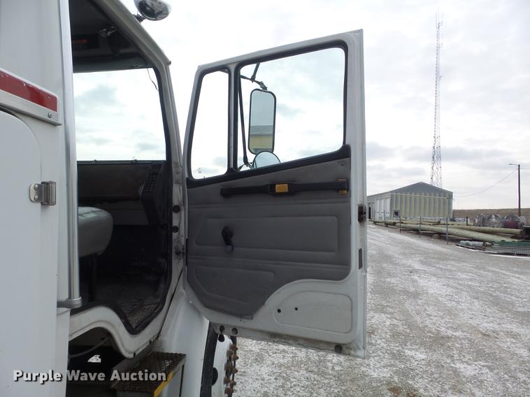 image for item DC7415 2000 Freightliner FL70 bucket truck