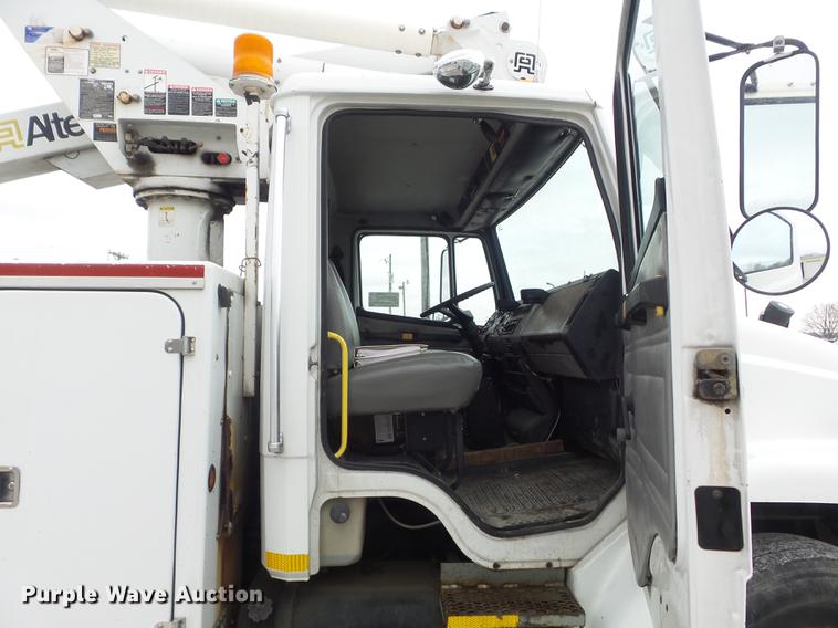 image for item DC7415 2000 Freightliner FL70 bucket truck