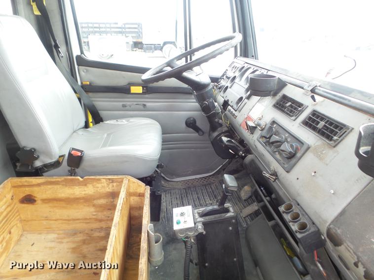 image for item DC7415 2000 Freightliner FL70 bucket truck