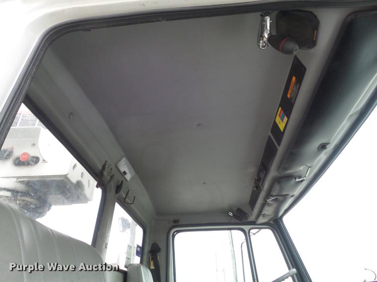 image for item DC7415 2000 Freightliner FL70 bucket truck