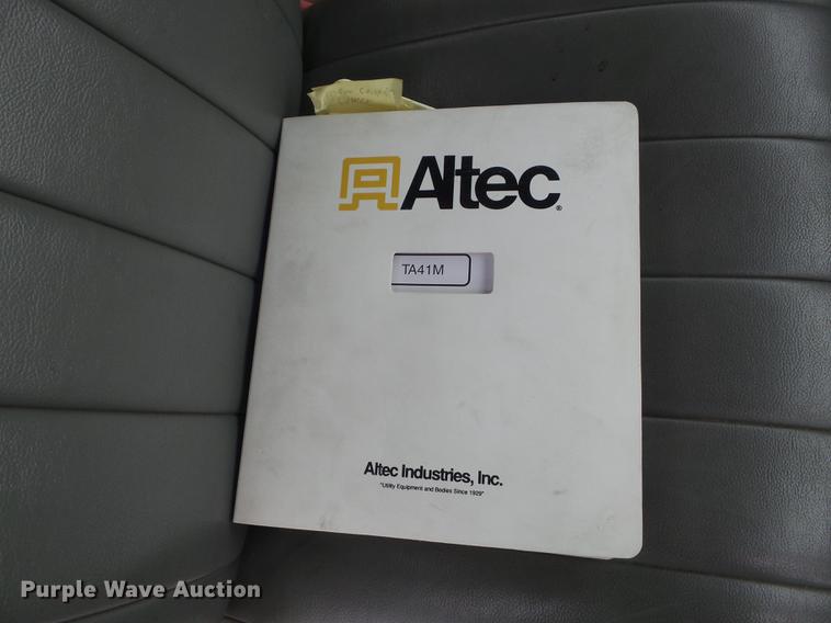 image for item DC7415 2000 Freightliner FL70 bucket truck