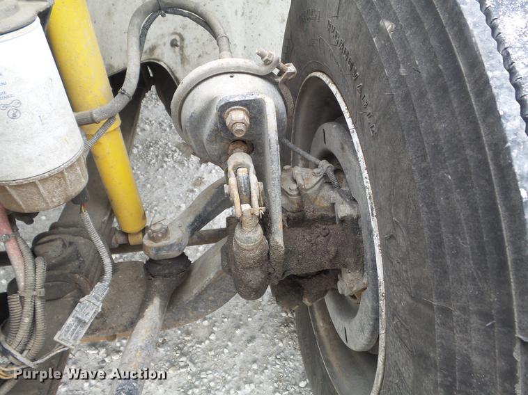 image for item DC7415 2000 Freightliner FL70 bucket truck