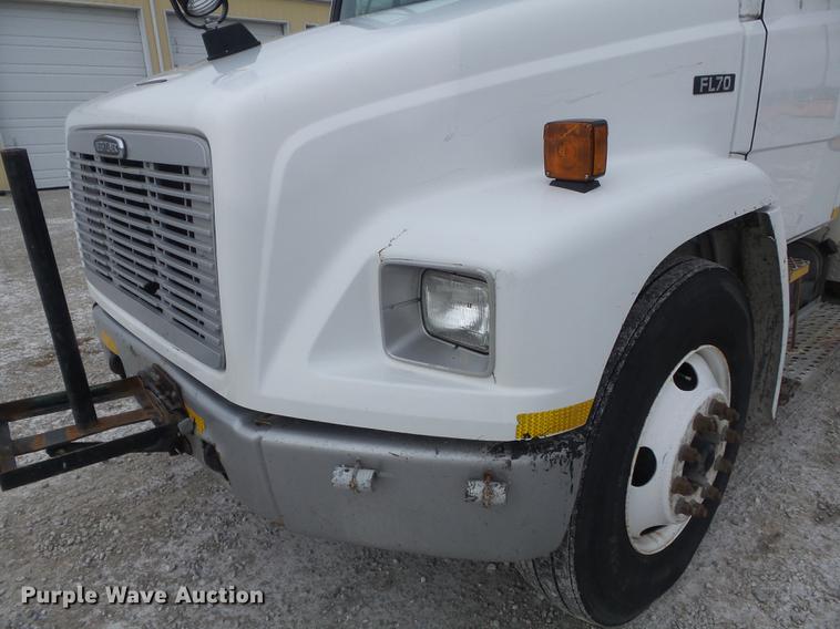 image for item DC7415 2000 Freightliner FL70 bucket truck