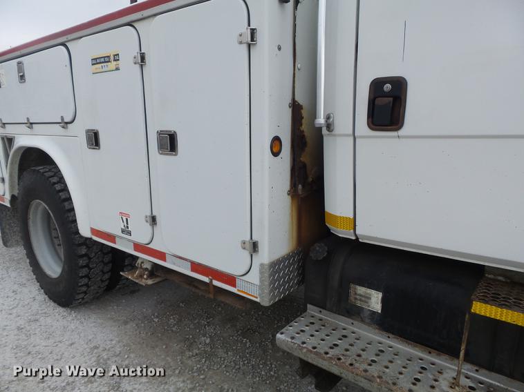 image for item DC7415 2000 Freightliner FL70 bucket truck