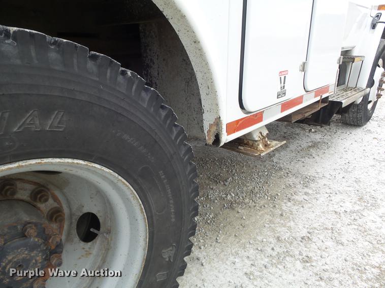 image for item DC7415 2000 Freightliner FL70 bucket truck