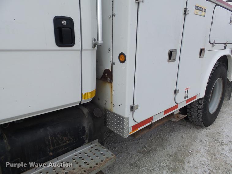 image for item DC7415 2000 Freightliner FL70 bucket truck