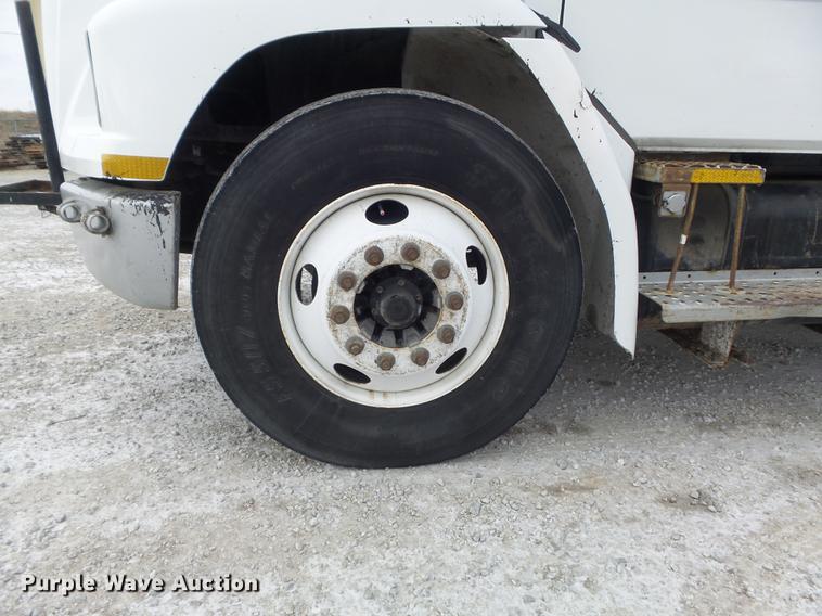 image for item DC7415 2000 Freightliner FL70 bucket truck