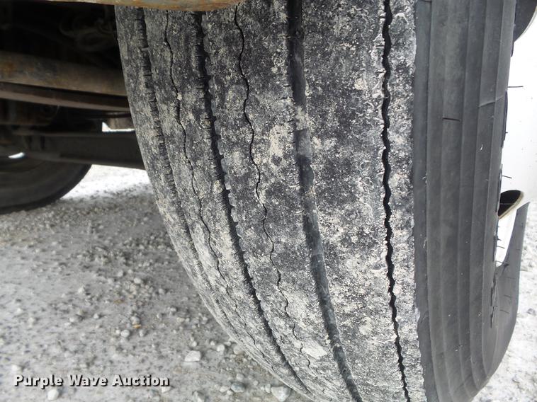 image for item DC7415 2000 Freightliner FL70 bucket truck