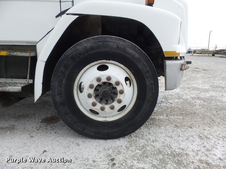 image for item DC7415 2000 Freightliner FL70 bucket truck