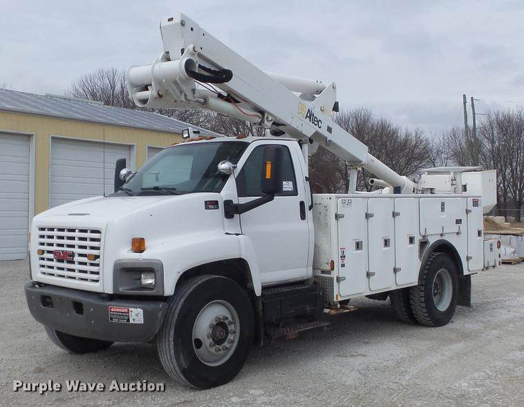 image for item DC7416 2005 GMC C7500 bucket truck