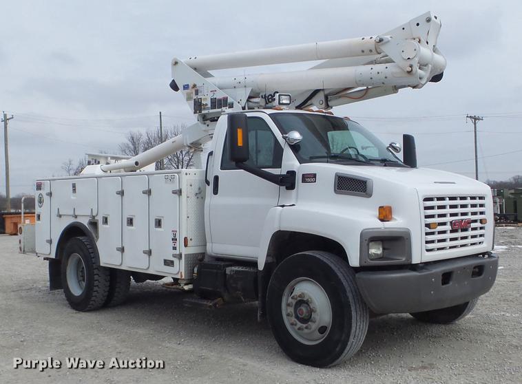 image for item DC7416 2005 GMC C7500 bucket truck