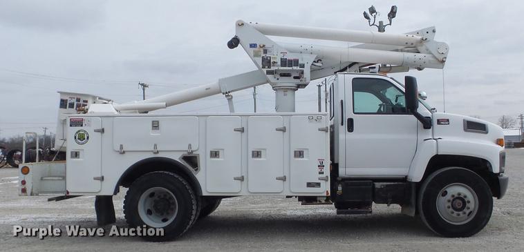 image for item DC7416 2005 GMC C7500 bucket truck