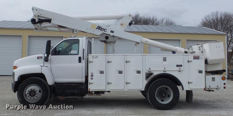 image for item DC7416 2005 GMC C7500 bucket truck