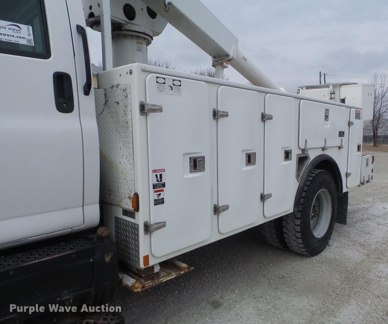 image for item DC7416 2005 GMC C7500 bucket truck