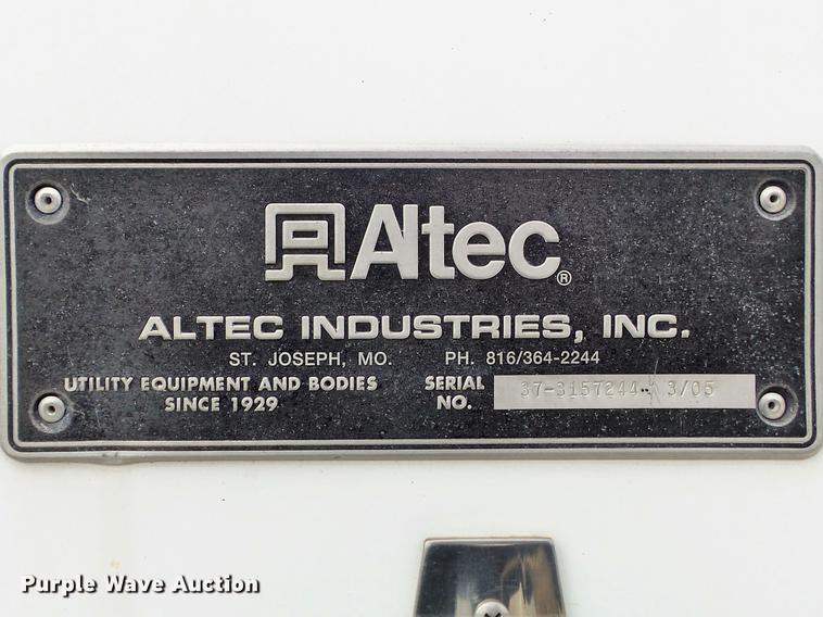 image for item DC7416 2005 GMC C7500 bucket truck