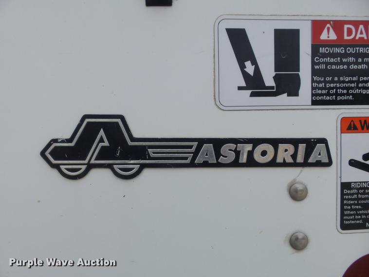 image for item DC7416 2005 GMC C7500 bucket truck