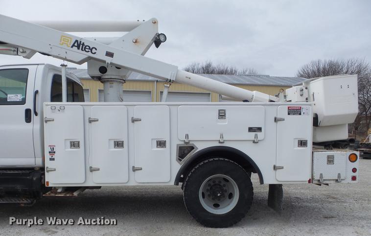 image for item DC7416 2005 GMC C7500 bucket truck