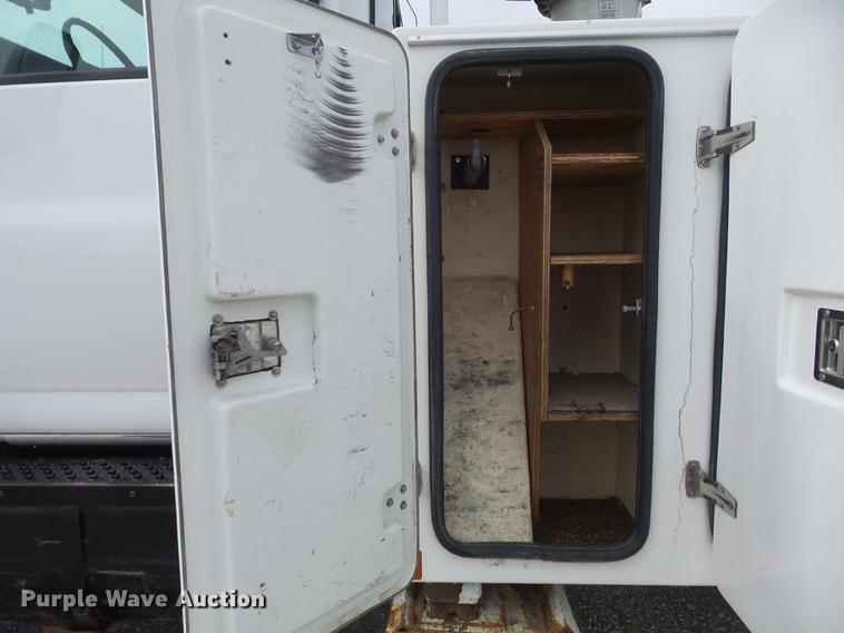 image for item DC7416 2005 GMC C7500 bucket truck