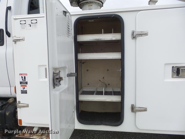 image for item DC7416 2005 GMC C7500 bucket truck