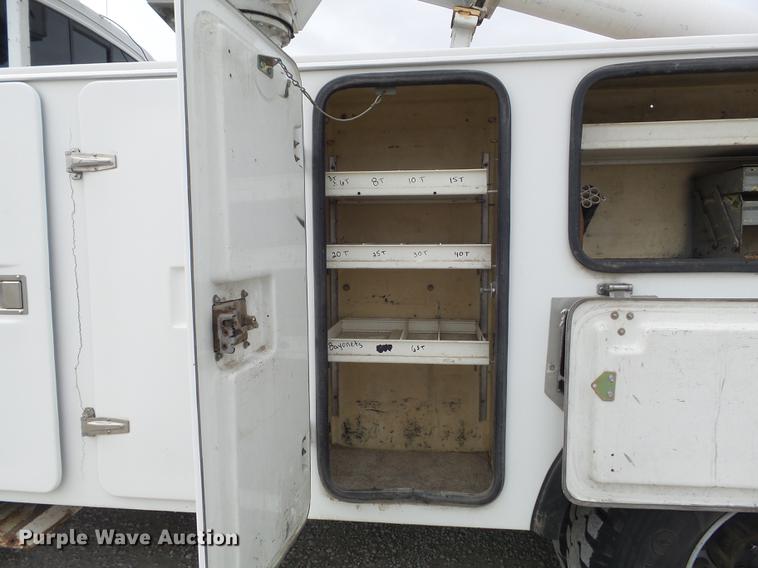 image for item DC7416 2005 GMC C7500 bucket truck