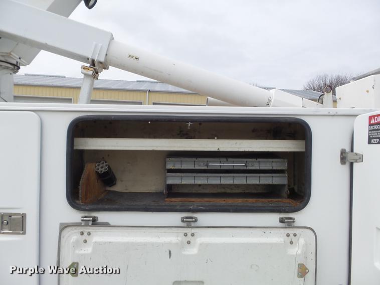 image for item DC7416 2005 GMC C7500 bucket truck