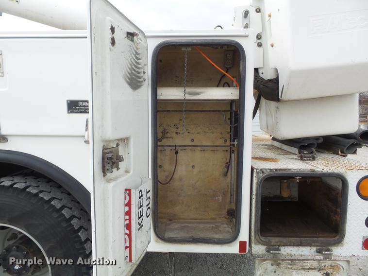 image for item DC7416 2005 GMC C7500 bucket truck