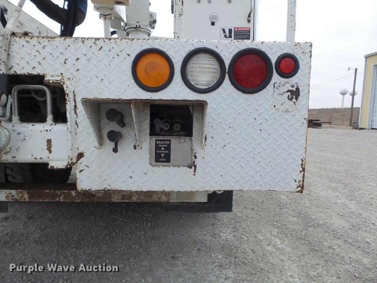 image for item DC7416 2005 GMC C7500 bucket truck