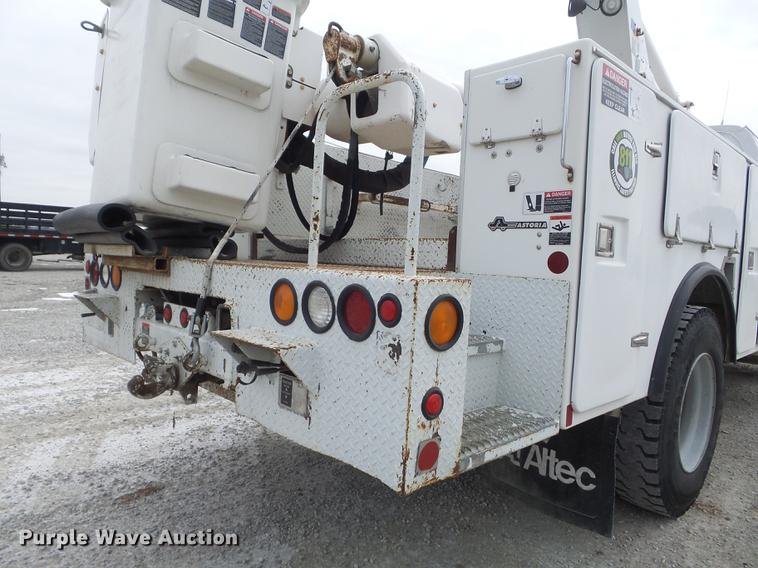 image for item DC7416 2005 GMC C7500 bucket truck
