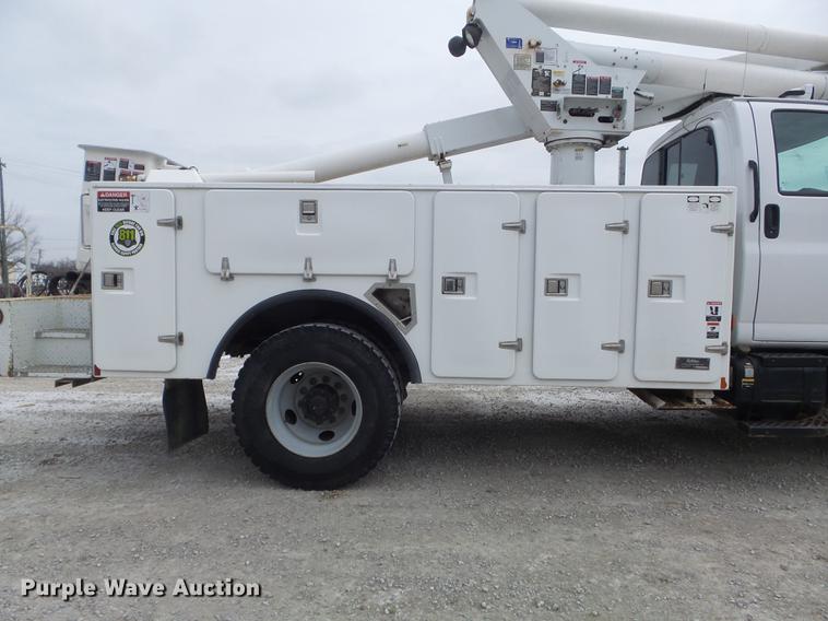 image for item DC7416 2005 GMC C7500 bucket truck