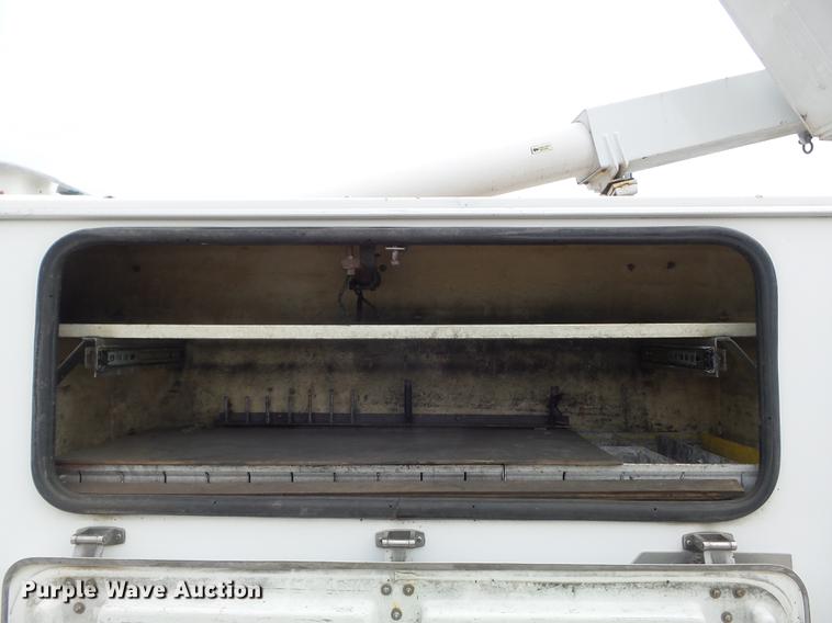 image for item DC7416 2005 GMC C7500 bucket truck