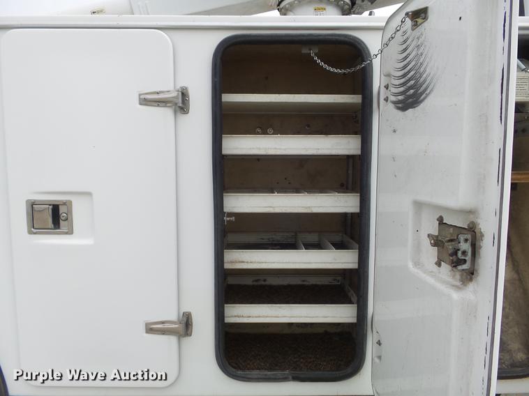 image for item DC7416 2005 GMC C7500 bucket truck