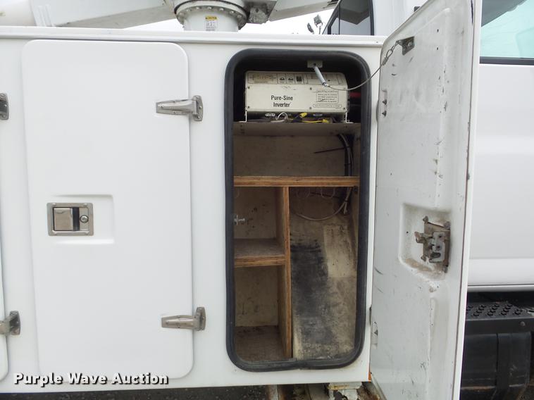 image for item DC7416 2005 GMC C7500 bucket truck