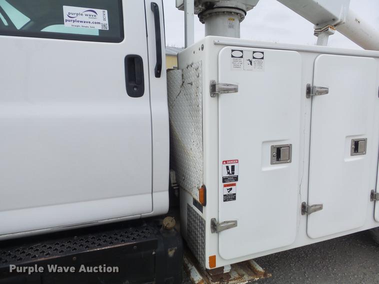 image for item DC7416 2005 GMC C7500 bucket truck