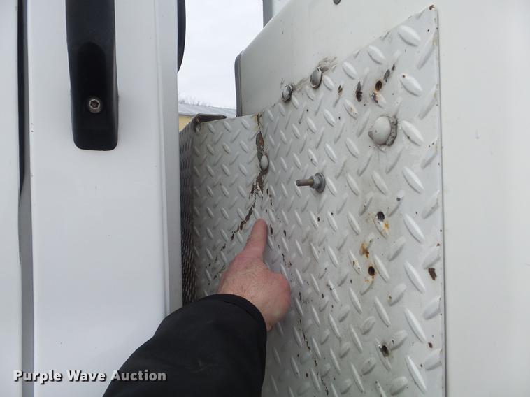 image for item DC7416 2005 GMC C7500 bucket truck