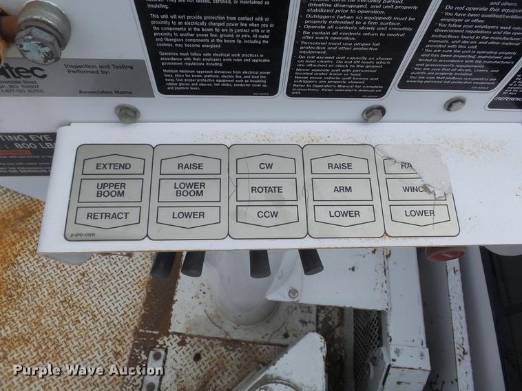 image for item DC7416 2005 GMC C7500 bucket truck