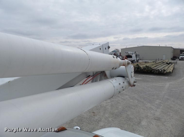 image for item DC7416 2005 GMC C7500 bucket truck