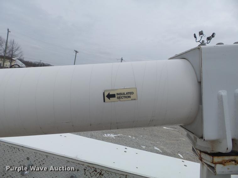 image for item DC7416 2005 GMC C7500 bucket truck