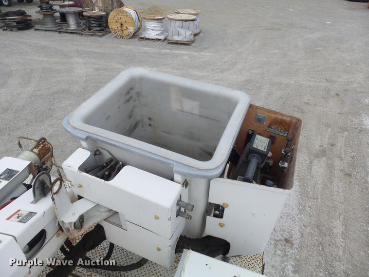 image for item DC7416 2005 GMC C7500 bucket truck