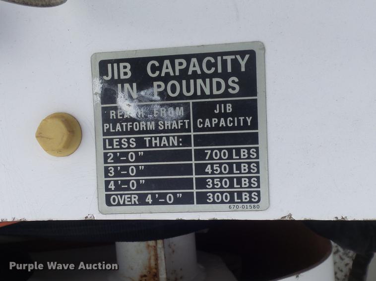 image for item DC7416 2005 GMC C7500 bucket truck