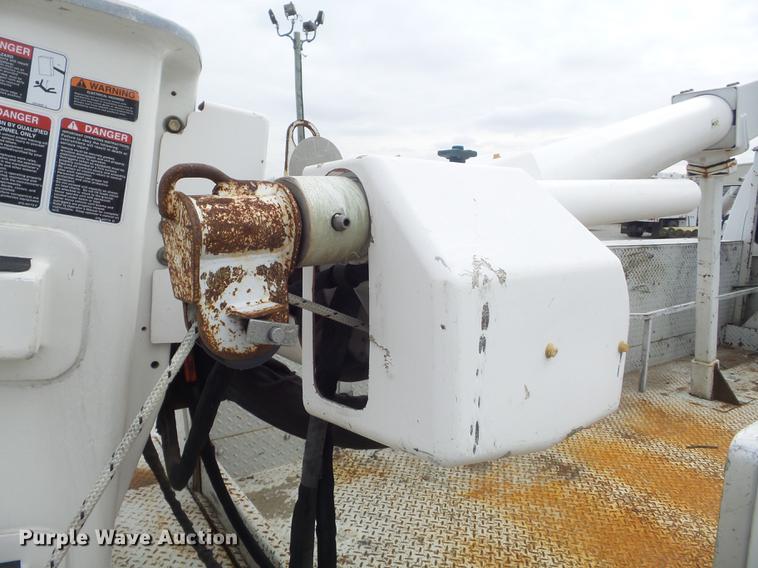 image for item DC7416 2005 GMC C7500 bucket truck