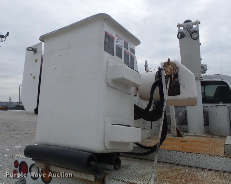 image for item DC7416 2005 GMC C7500 bucket truck