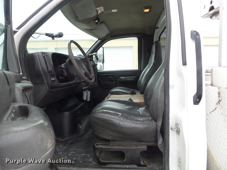 image for item DC7416 2005 GMC C7500 bucket truck