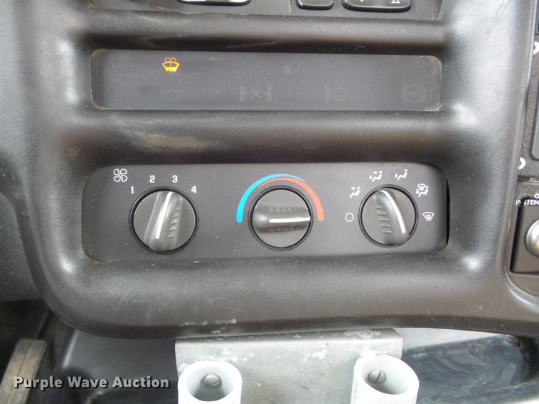 image for item DC7416 2005 GMC C7500 bucket truck