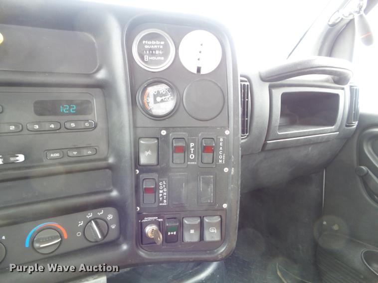 image for item DC7416 2005 GMC C7500 bucket truck