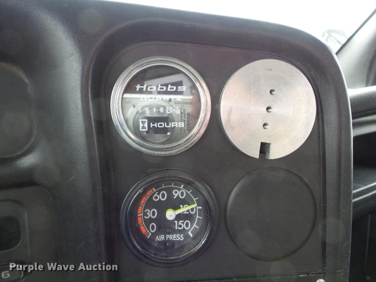 image for item DC7416 2005 GMC C7500 bucket truck