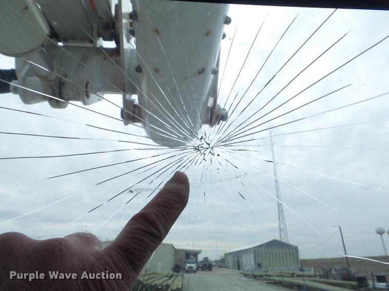 image for item DC7416 2005 GMC C7500 bucket truck