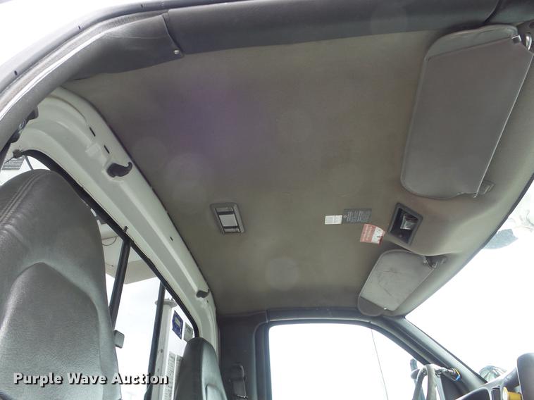 image for item DC7416 2005 GMC C7500 bucket truck